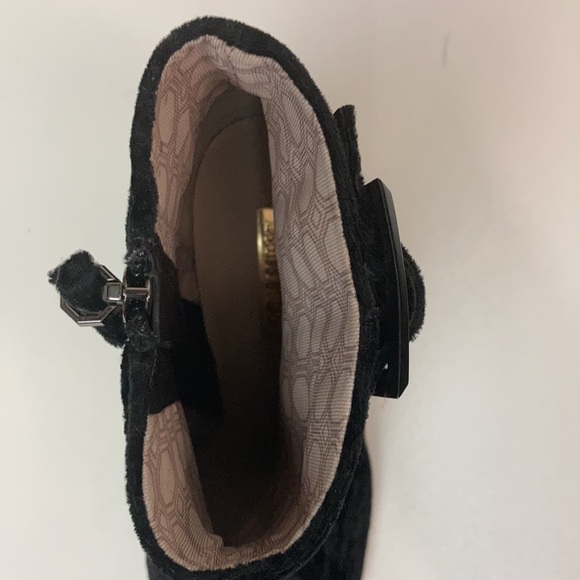 Louise et Cie black velvet buckle booties with side zip. - Picture 4 of 5